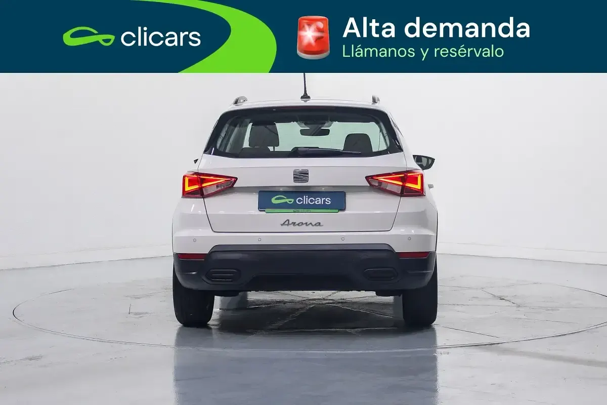 Usado Seat Arona Style 110 CV (80 kW) 2023 Blanco SUV