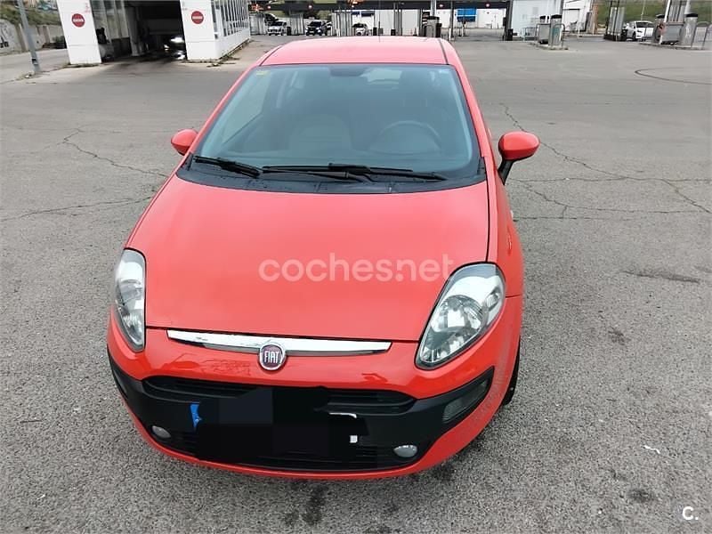 Usado Fiat Punto Evo Dynamic 77 CV (56 kW) 2011 Rojo Utilitario