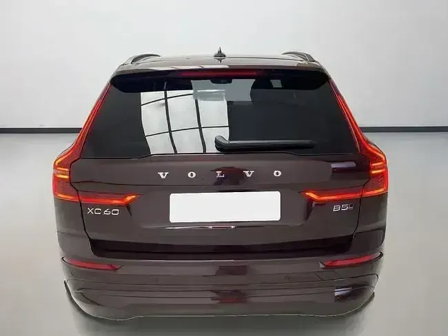 Ny Volvo XC60 Core 250 HK (183 kW) 2025 Grön SUV