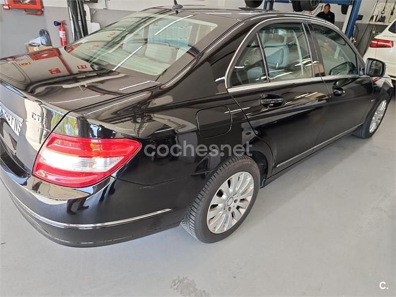 Usado Mercedes C220 Elegance 150 CV (110 kW) 2007 Negro Berlina