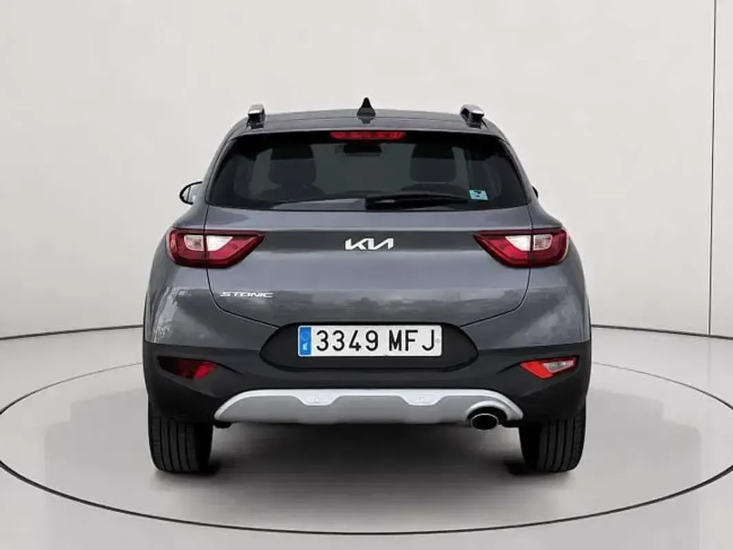 Usado Kia Stonic 120 CV (88 kW) 2023 Verde SUV