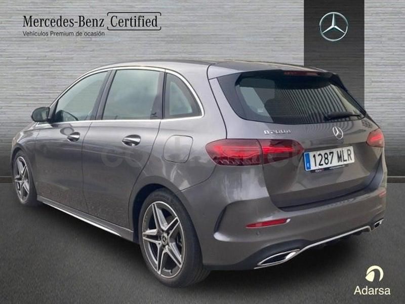 Usado Mercedes B200 AMG line 150 CV (110 kW) 2023 Gris / plata Monovolumen