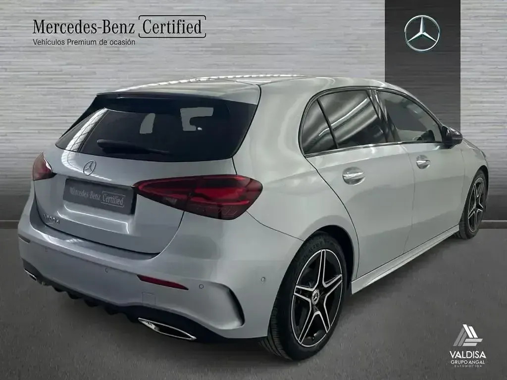 Usado Mercedes A200 AMG line 150 CV (110 kW) 2025 Gris / plateado Berlina