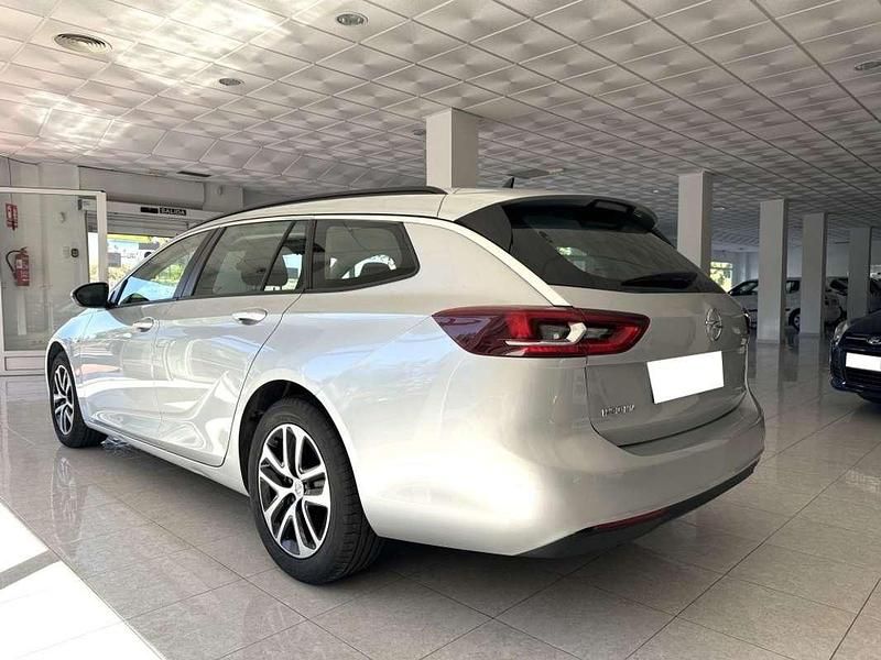 Usado Opel Insignia Selective 136 CV (100 kW) 2019 Plateado Familiar