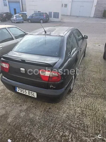 Usado Seat Cordoba Sport 90 CV (66 kW) 2002 Negro Berlina