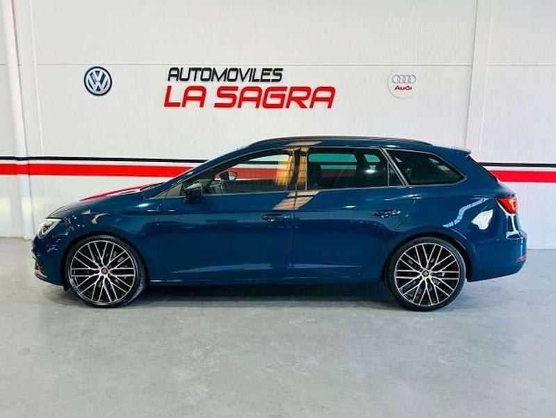 Usado Seat Leon ST 4Drive 300 CV (220 kW) 2019 Azul Familiar