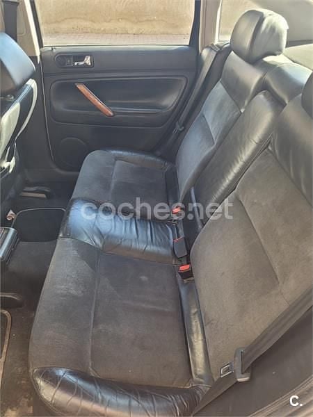 Usado VW Passat Highline 115 CV (84 kW) 1999 Gris / plata Berlina