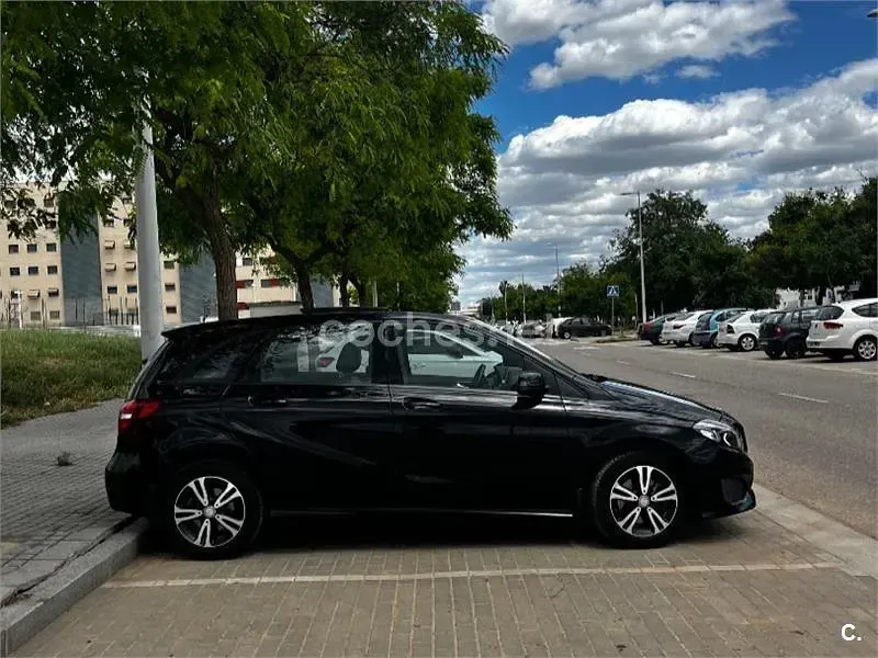 Usado Mercedes B200 136 CV (100 kW) 2015 Negro Monovolumen