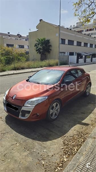 Begagnad Renault Mégane Dynamique 110 HK (80 kW) 2010 Röd Sedan