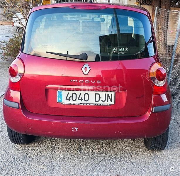 Usado Renault Modus Expression 80 CV (58 kW) 2005 Rojo Monovolumen