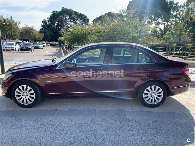 Usado Mercedes C230 Elegance 204 CV (150 kW) 2009 Granate Berlina