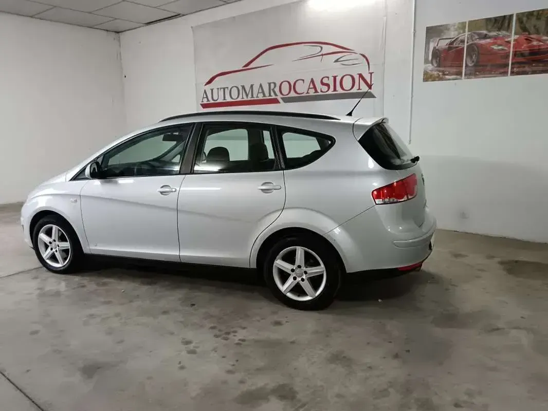 Usado Seat Altea XL Copa 105 CV (77 kW) 2012 Plateado Monovolumen