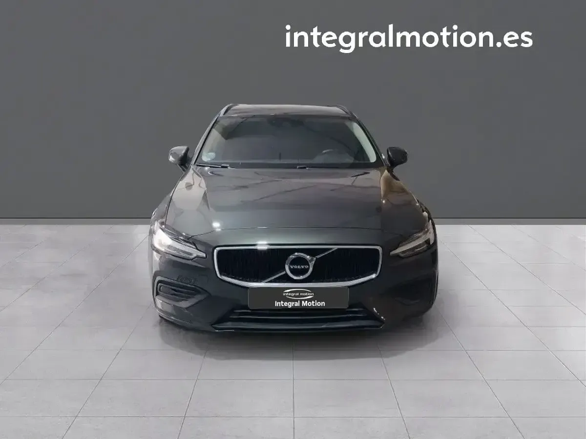 Käytetty Volvo V60 Momentum 197 HP (144 kW) 2022 Ruskea Farmari