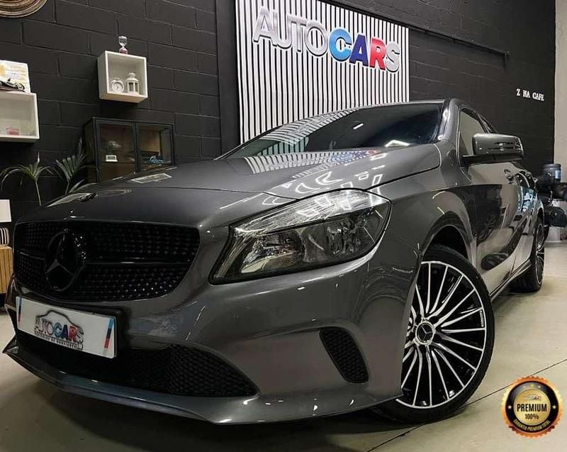 Usado Mercedes A180 109 CV (80 kW) 2015 Gris Utilitario
