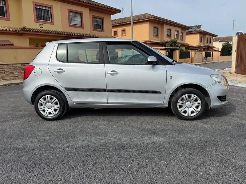 Usado Skoda Fabia Ambition 70 CV (51 kW) 2013 Gris / plata Familiar