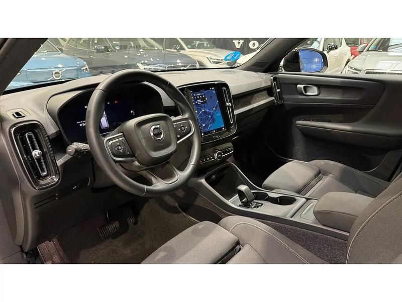 Begagnad Volvo EX40 Core 175 kW (238 HK) 2024 Svart SUV