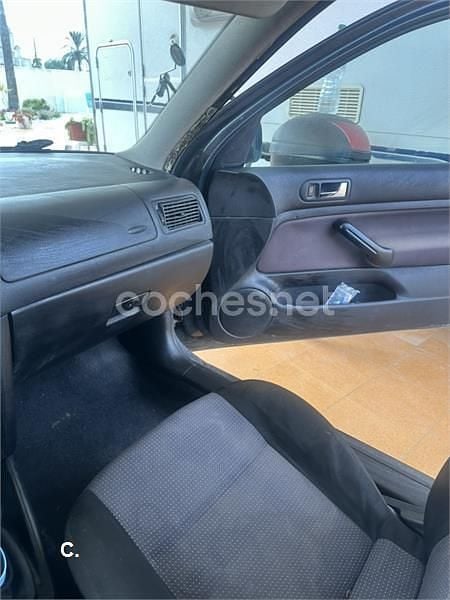 Usado VW Golf IV Highline 105 CV (77 kW) 2003 Azul Berlina