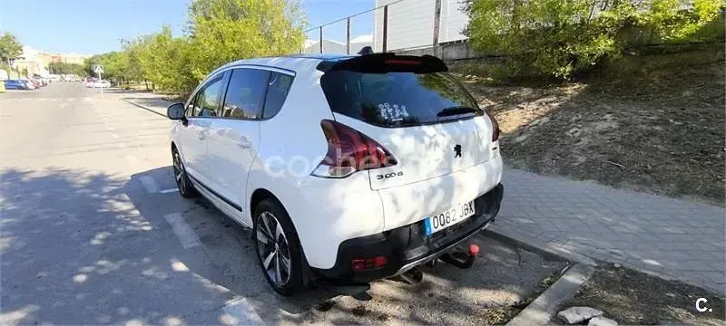 Usado Peugeot 3008 Allure 120 CV (88 kW) 2014 Blanco Familiar