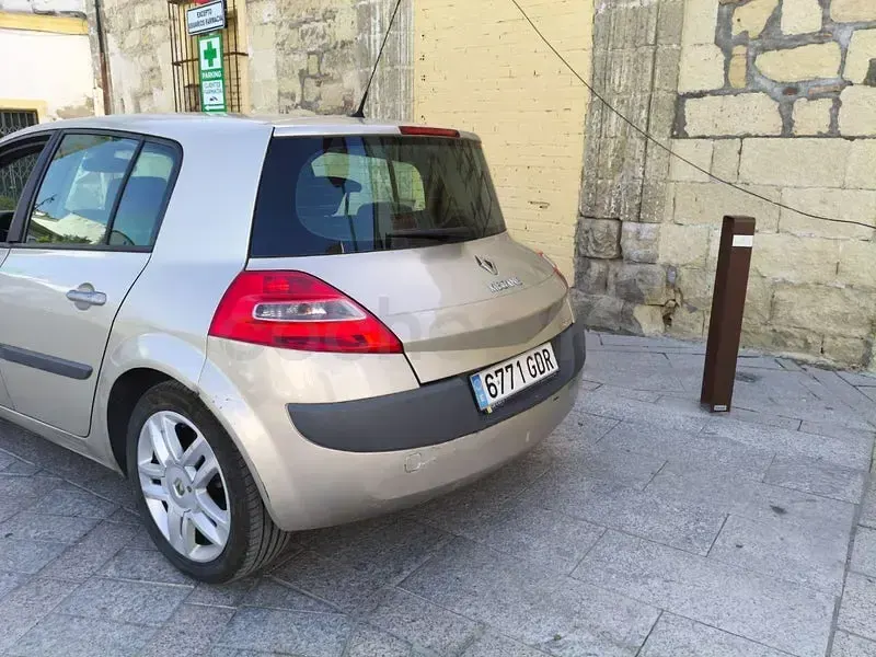 Usado Renault Mégane II Dynamique 130 CV (95 kW) 2008 Beige Berlina