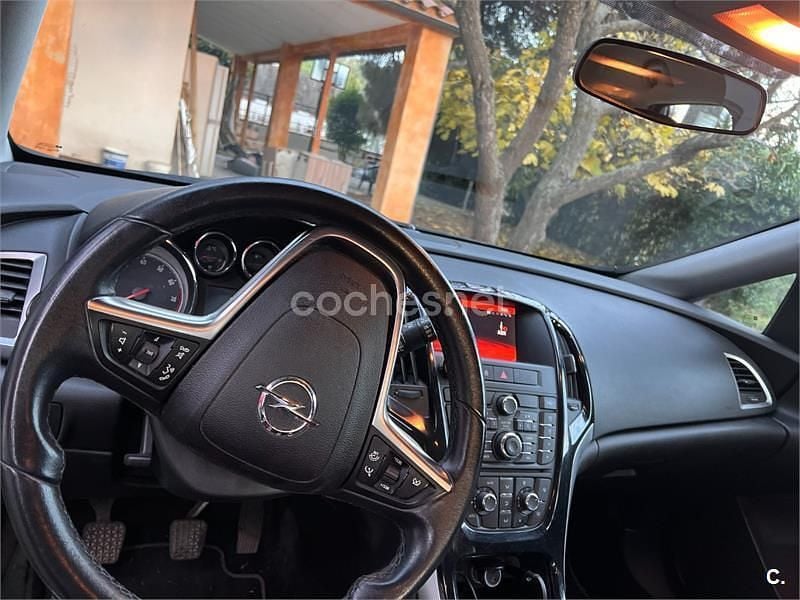 Usado Opel Astra Excellence 150 CV (110 kW) 2015 Gris / plata Berlina