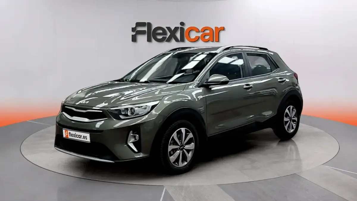 Usado Kia Stonic 84 HP (61 kW) 2022 Cinzento SUV
