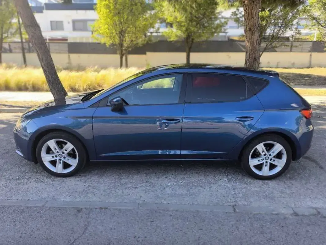 Usado Seat Leon Style 110 CV (80 kW) 2016 Azul Utilitario