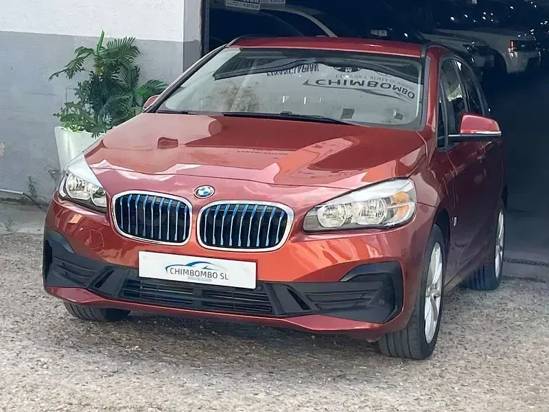 Usado BMW 225 Active Tourer iPerformance 224 CV (164 kW) 2019 Naranja Monovolumen