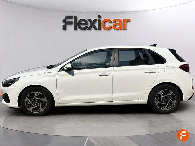 Usado Hyundai i30 100 CV (73 kW) 2024 Blanco Berlina