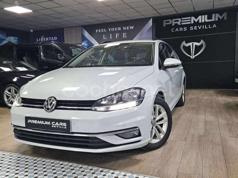 Gris / plata Usado 2017 VW Golf VII Edition Familiar | 9900 € (Precio justo) - Imagen 1/4