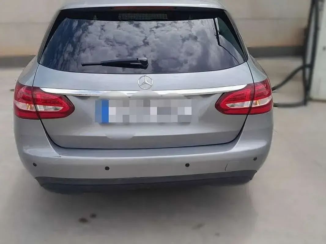Usado Mercedes C180 Avantgarde 120 CV (88 kW) 2015 Gris Familiar