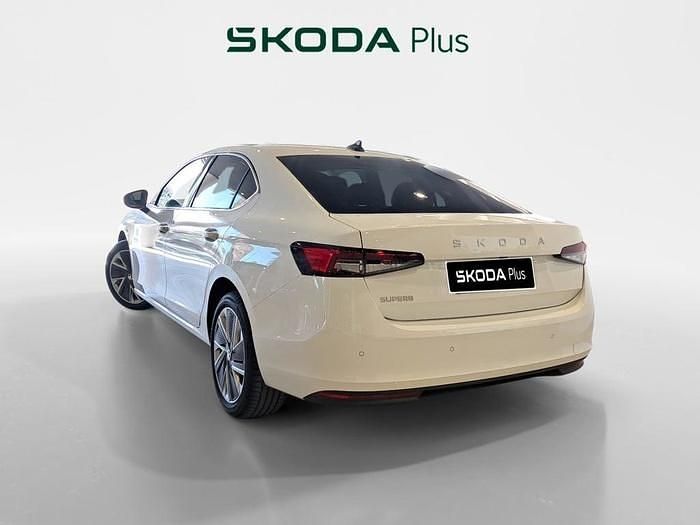 Blanco Usado 2024 Skoda Superb Selection | 35.500 € (Precio justo) - Imagen 1/4
