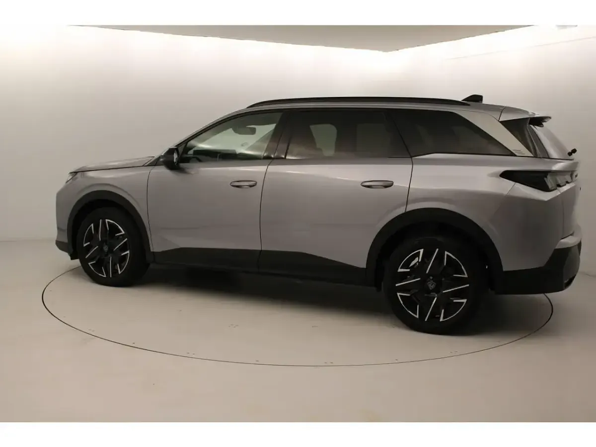 Usado Peugeot 5008 Allure 145 CV (106 kW) 2025 Gris SUV