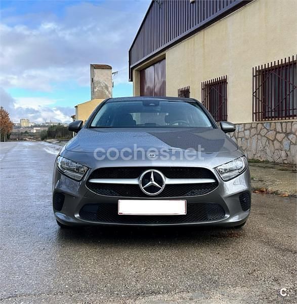 Usado Mercedes A180 116 CV (85 kW) 2021 Gris / plata Berlina