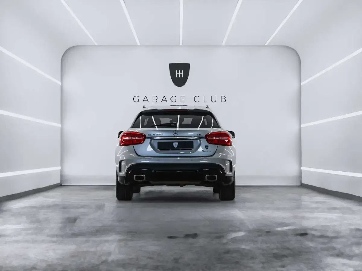 Käytetty Mercedes GLA220 AMG line 170 HP (125 kW) 2014 Punainen Katumaasturi
