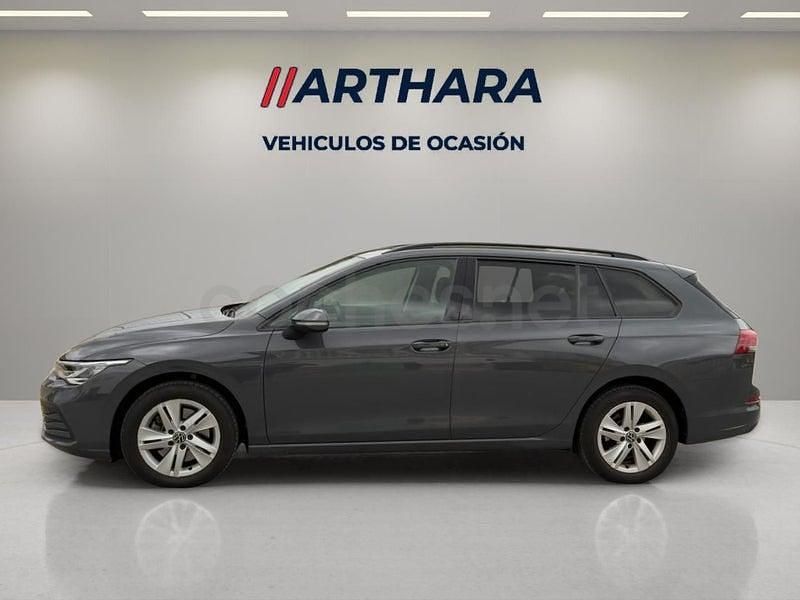 Usado VW Golf VIII Life 115 CV (84 kW) 2021 Gris / plata Familiar