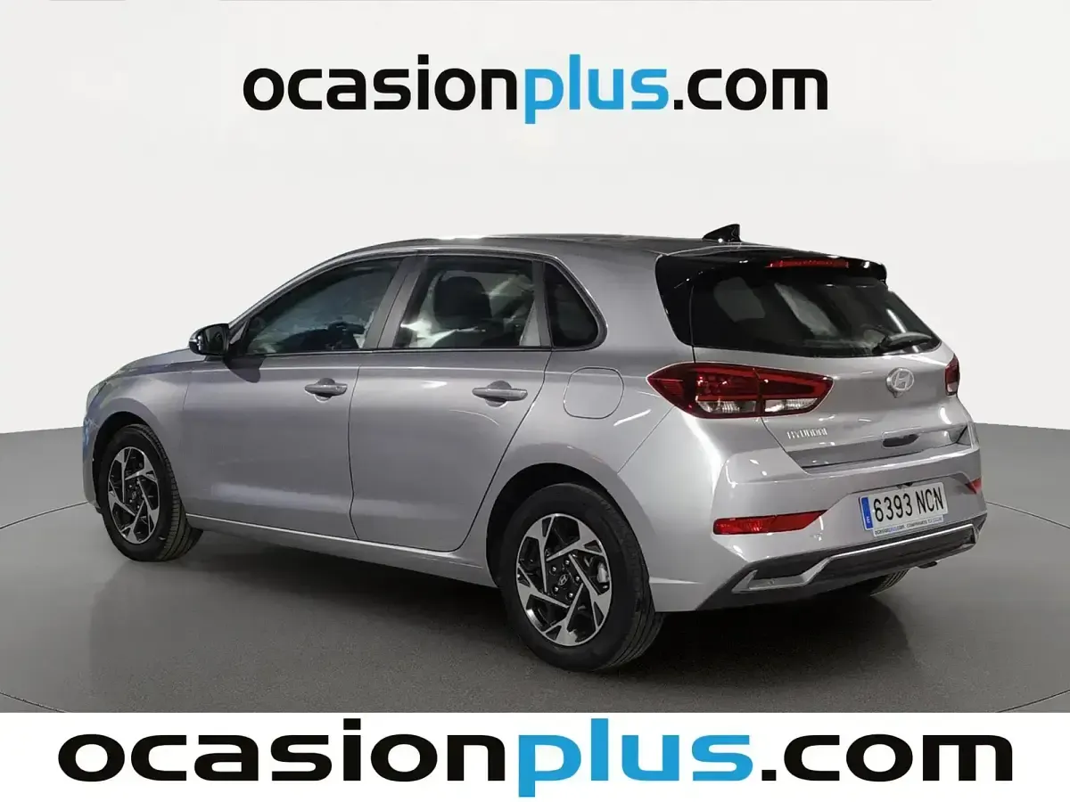 Usado Hyundai i30 96 CV (70 kW) 2025 Gris Berlina