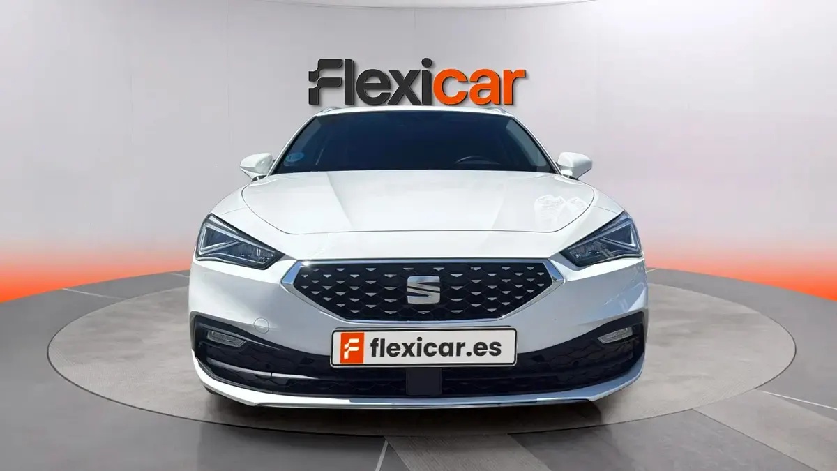 Usado Seat Leon XCELLENCE 150 CV (110 kW) 2022 Blanco Familiar