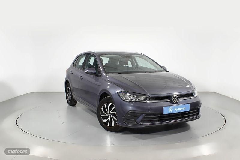 Gris Usado 2023 VW Polo Life Berlina | 16.400 € (Buen precio) - Imagen 1/4