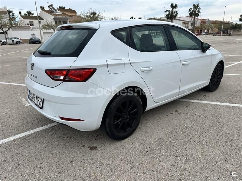 Usado Seat Leon ST Style 110 CV (80 kW) 2018 Blanco Familiar