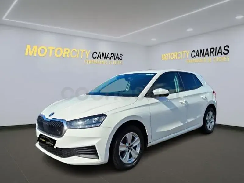 Usado Skoda Fabia Active 95 CV (69 kW) 2023 Blanco Berlina
