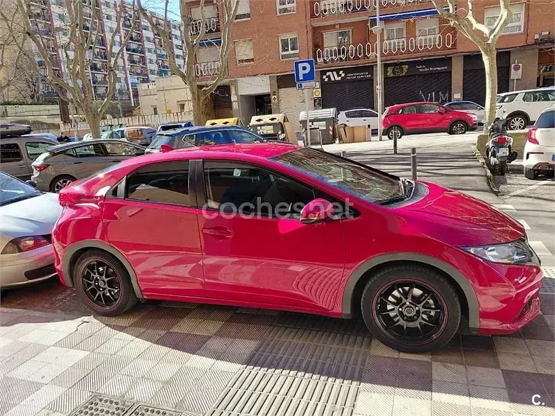 Usado Honda Civic Sport 100 CV (73 kW) 2012 Rojo Berlina