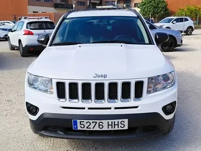 Usado Jeep Compass Sport 136 CV (100 kW) 2011 Blanco SUV