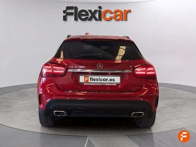 Usado Mercedes GLA180 122 CV (89 kW) 2020 Rojo SUV
