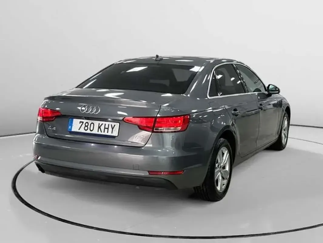 Usado Audi A4 Advanced 150 CV (110 kW) 2018 Gris Berlina