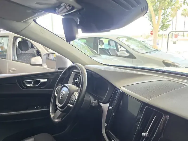Usado Volvo XC60 Momentum 197 CV (144 kW) 2019 Gris / plata SUV