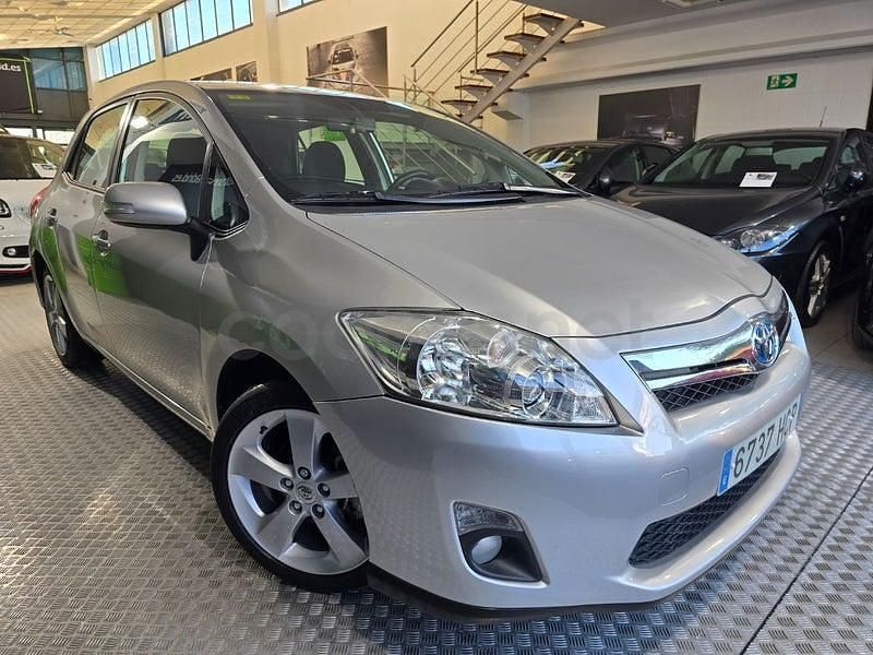 Usado Toyota Auris Hybrid Active 135 CV (99 kW) 2011 Gris / plata Berlina
