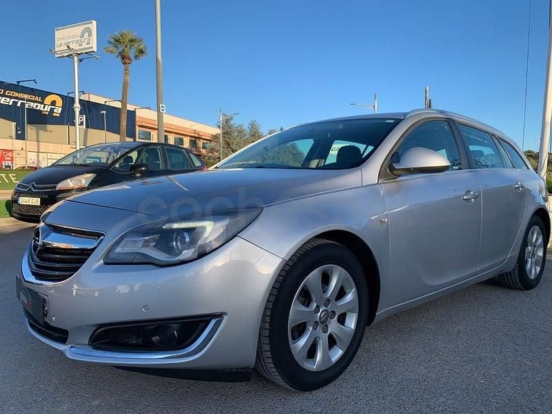 Usado Opel Insignia Selective 140 CV (102 kW) 2016 Gris / plata Familiar