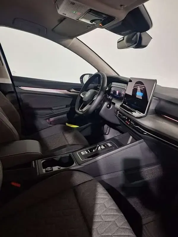 Używany VW Golf VIII 204 KM (150 kW) 2025 Niebieski Sedan/Limuzyna