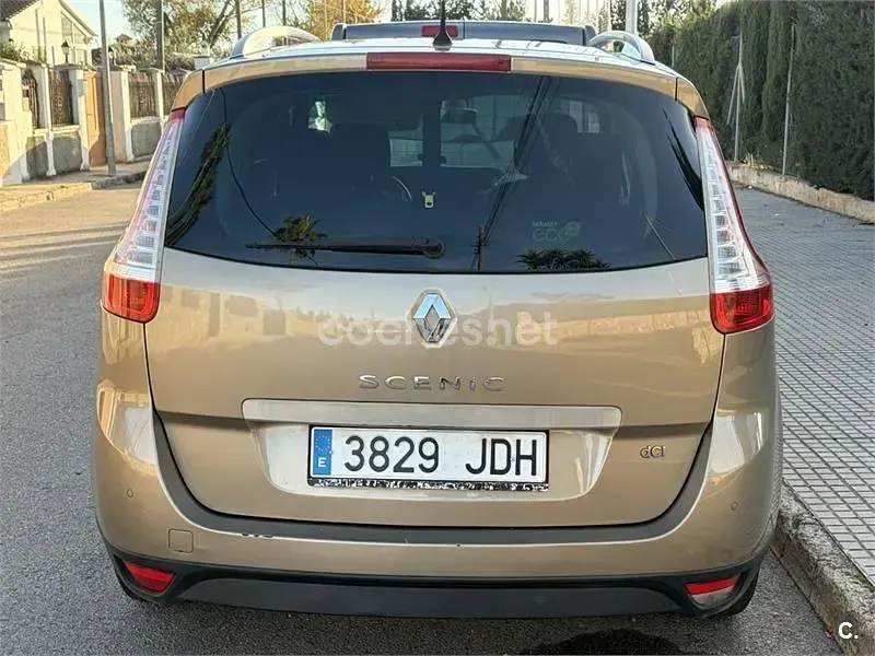 Usado Renault Scenic E-Tech Dynamique 130 CV (95 kW) 2015 Beige Monovolumen
