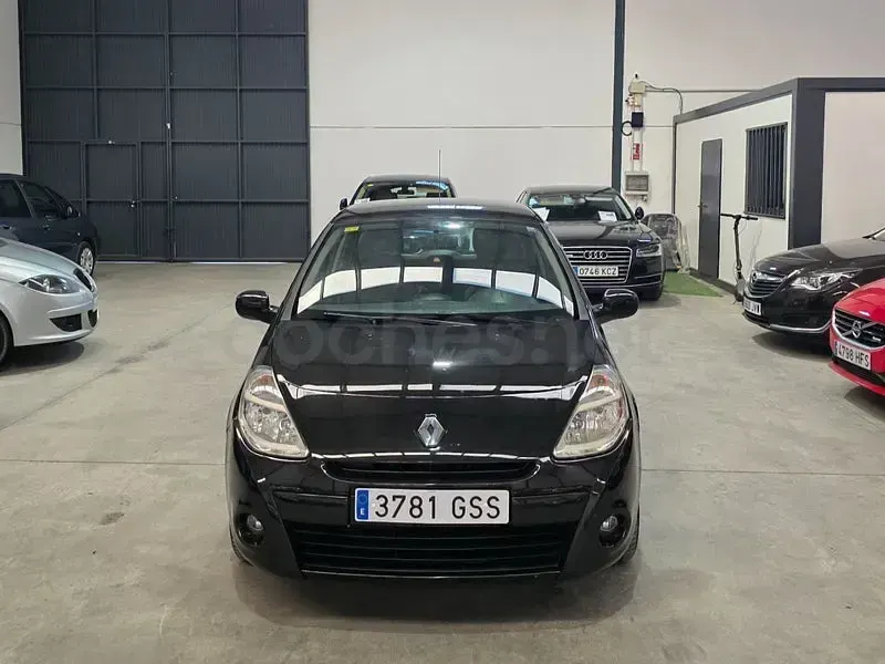 Usado Renault Clio II 85 CV (62 kW) 2010 Negro Berlina